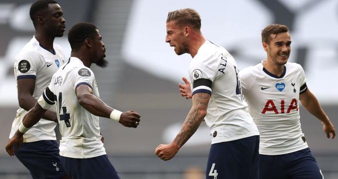 INGLÊS: Em clássico movimentado, Tottenham vira sobre o Arsenal e passa o rival