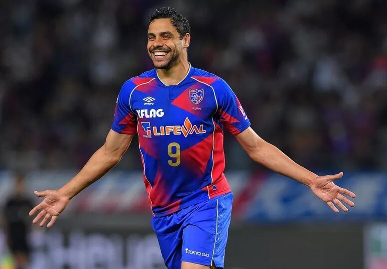 Dupla formada por ex-Ponte Preta e ex-Palmeiras brilha no Japão