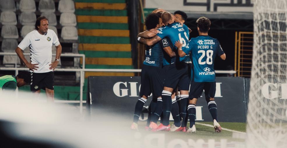 PORTUGUÊS: Famalicão vence, passa Rio Ave e encosta nos líderes