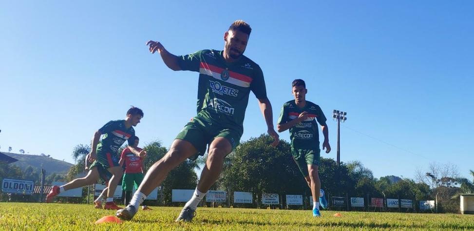 Time de SC pede fim do Estadual sem rebaixamento e admite perder 90% do elenco