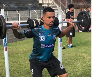 Após baixas, clube do Paulistão oficializa chegada de volante ex-Flamengo