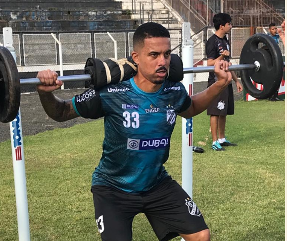 Após baixas, clube do Paulistão oficializa chegada de volante ex-Flamengo