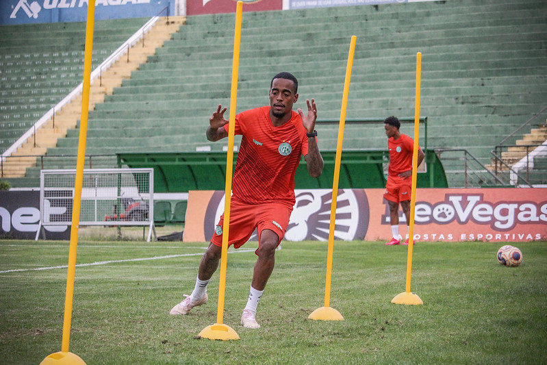 Atacante deixa o Guarani e assina por três anos com o Vitória