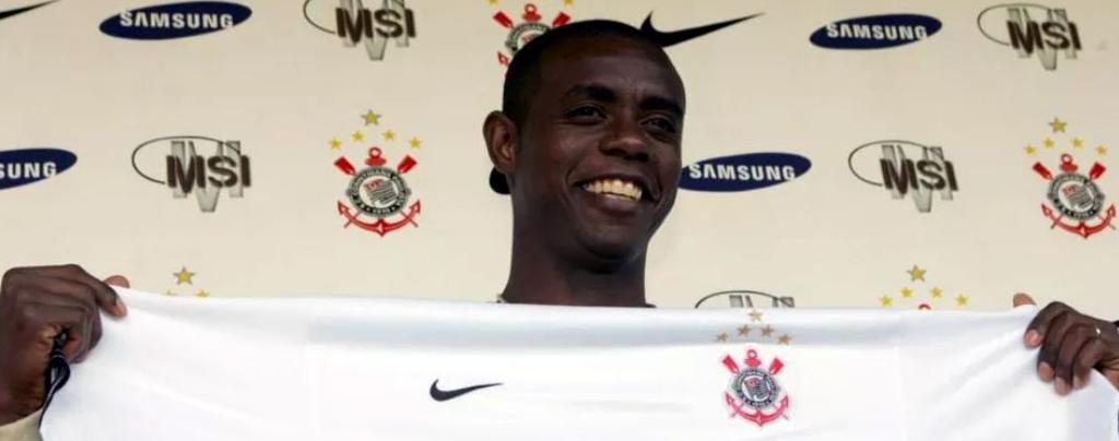 Corinthians terá que pagar R$ 1 milhão a atacante “símbolo do rebaixamento”