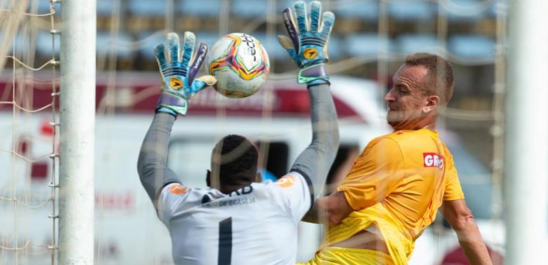 Zé Love, ele mesmo, quer fazer história em clube da Série D