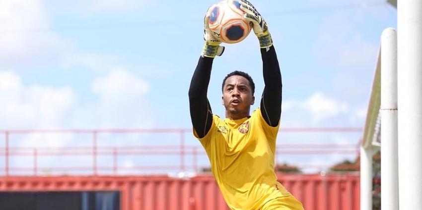 Goleiro do Sport faz promessa antes de clássico: “Vamos dar a vida em campo”