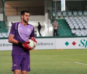 Pensando na Série C, Londrina 'flerta' com goleiro de rival paranaense