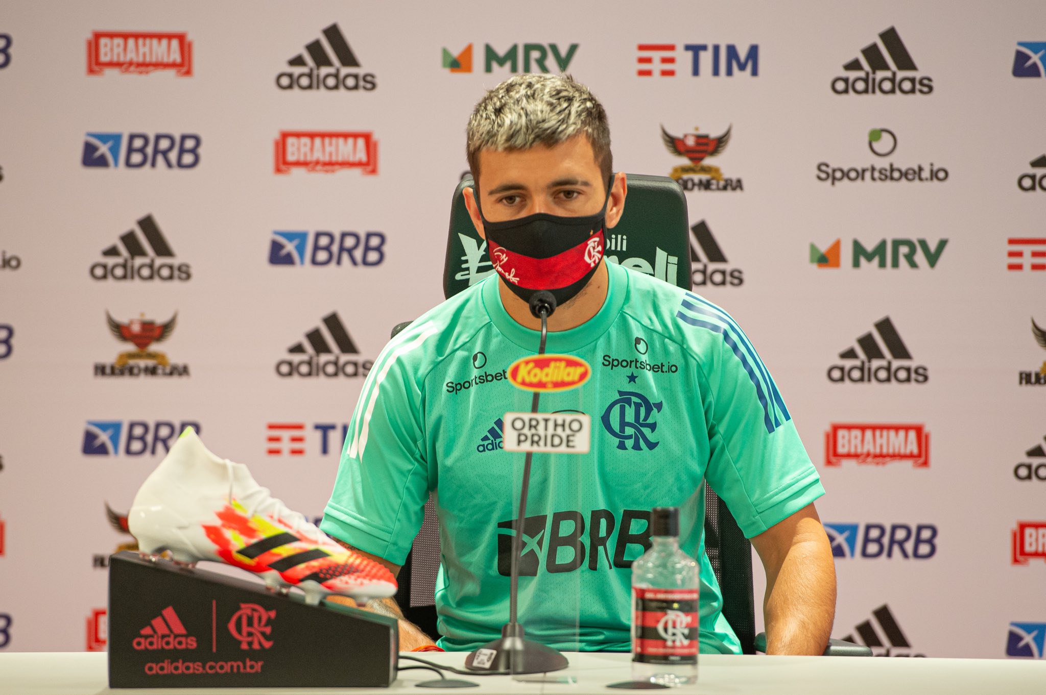 Sem Gabriel no ataque, Arrascaeta vê Flamengo com uma nova postura para a final