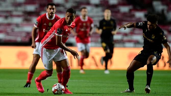 PORTUGUÊS: Benfica faz dever de casa e adia título do Porto