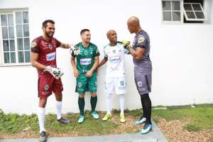 Concurso de time da Série C de desenho de terceira camisa  'bomba' e agita torcida
