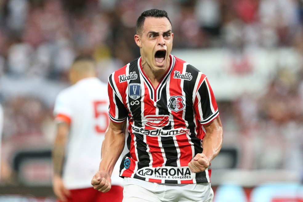 Atacante é regularizado no BID e reforça o Santa Cruz no clássico contra o Sport