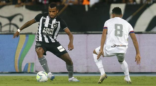 Botafogo negocia volante com clube europeu por R$ 4,7 milhões