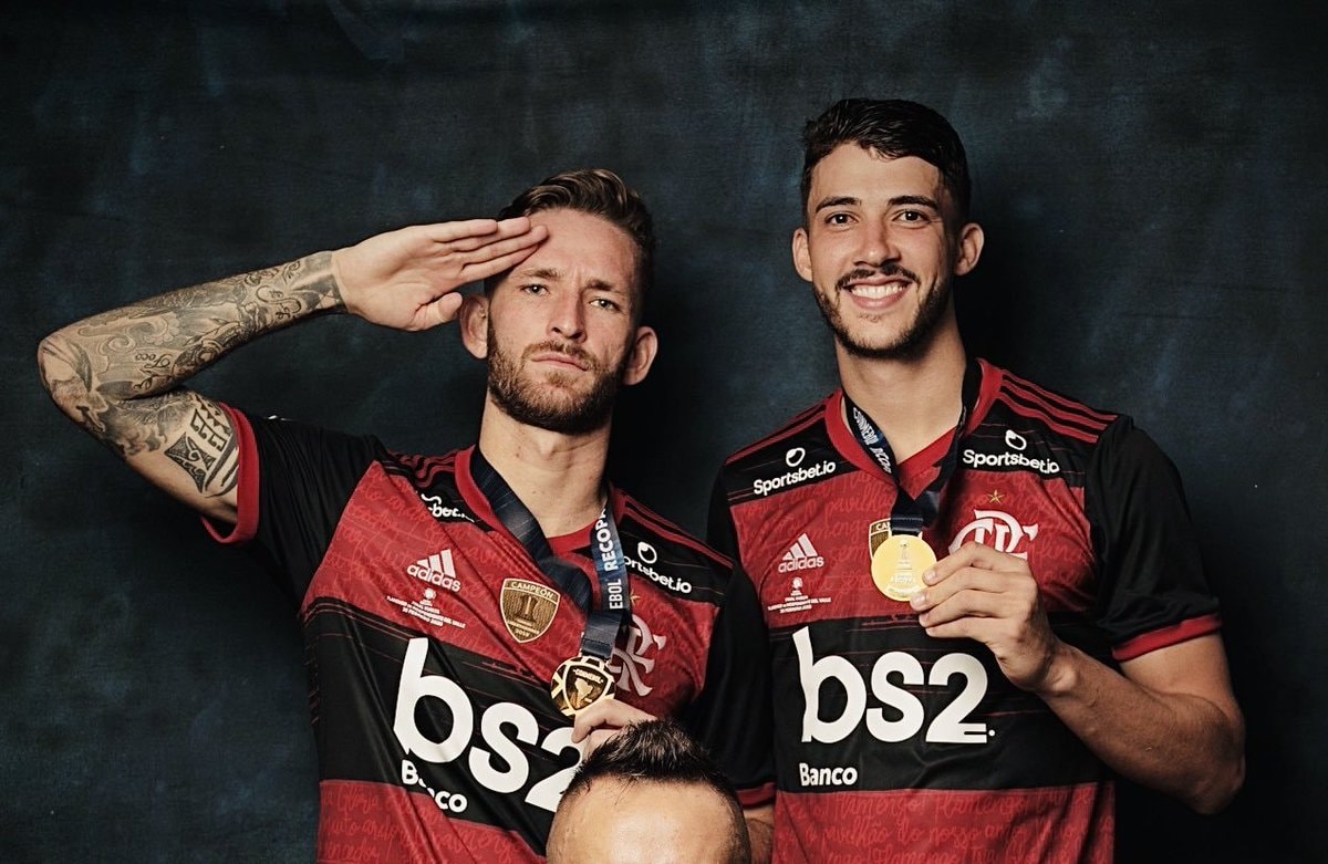 Recém-chegados, zagueiro e lateral já colecionam títulos no Flamengo