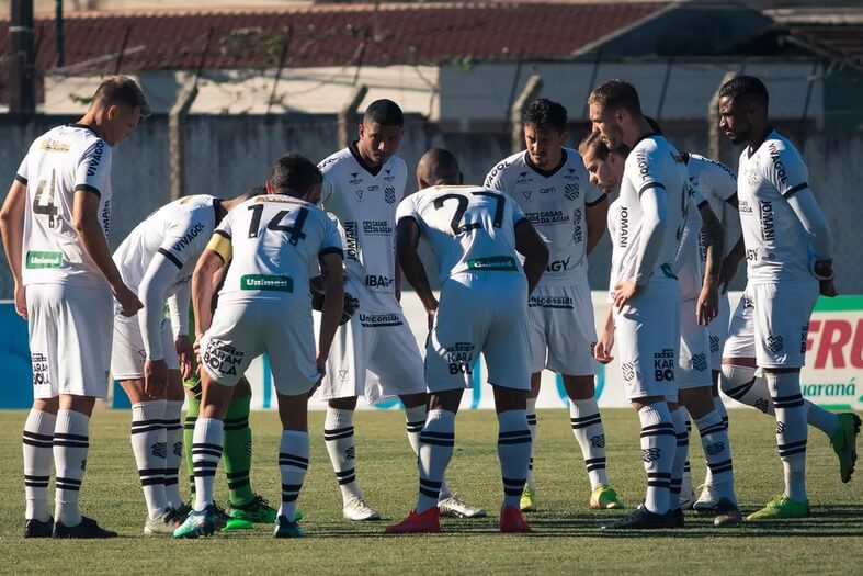 Preocupado com o calendário, Figueirense está em busca de reforços