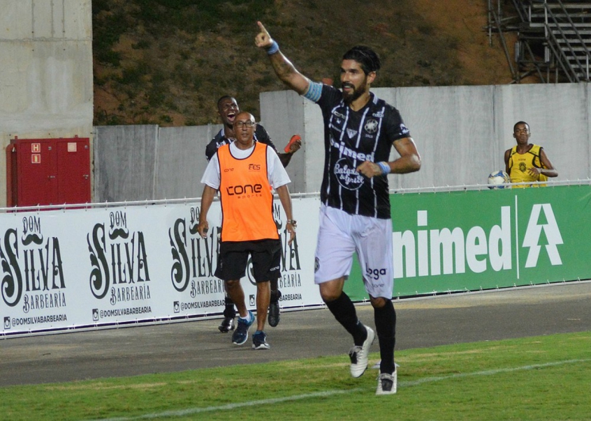 Por dívida na Fifa com Loco Abreu, time brasileiro é proibido de inscrever jogadores