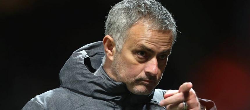 Mesmo fora de qualquer zona de classificação, Mourinho desdenha da Liga Europa