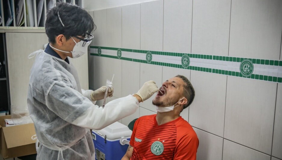 Por reestreia no Paulistão, elenco do Guarani é submetido a 4º teste para Covid-19