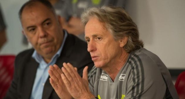 Dirigente diz que Jesus sai pela porta da frente e pede calma para definir substituto