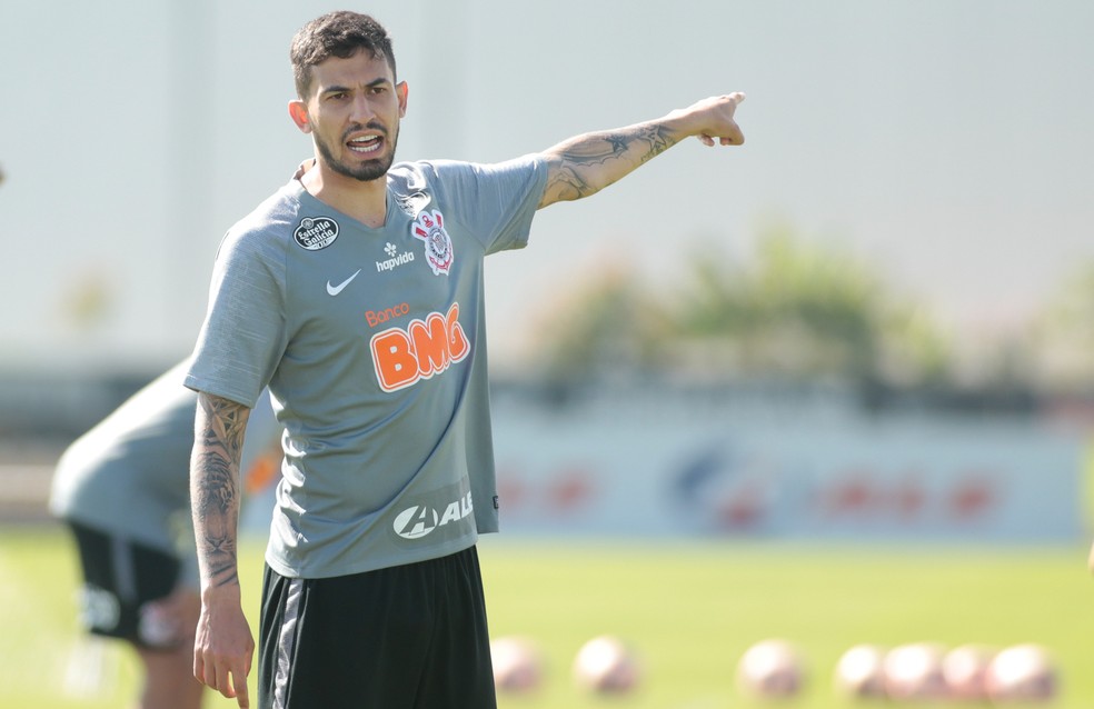 Andrés muda discurso e confirma negociação de zagueiro com o Athletico-PR