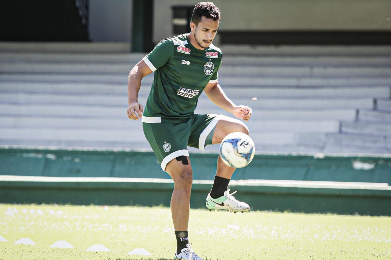 Time da Série D anuncia lateral-direito do Coritiba como reforço