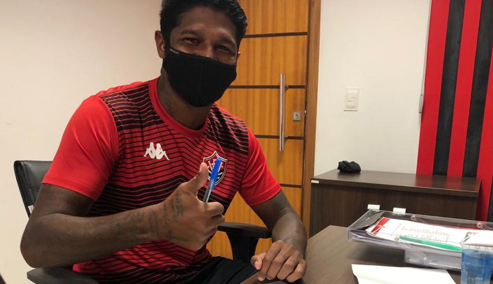 Baiano: Vitória renova com ex-volante do Paysandu até 2023