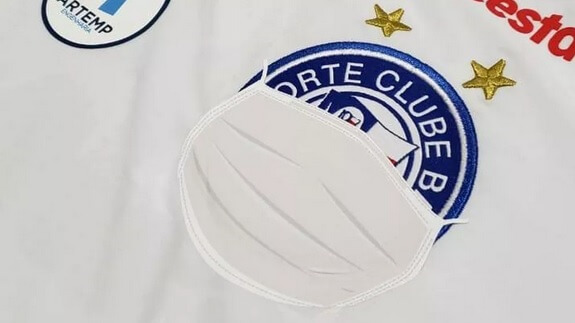 Bahia “protege” escudo com máscara em uniforme contra o Náutico