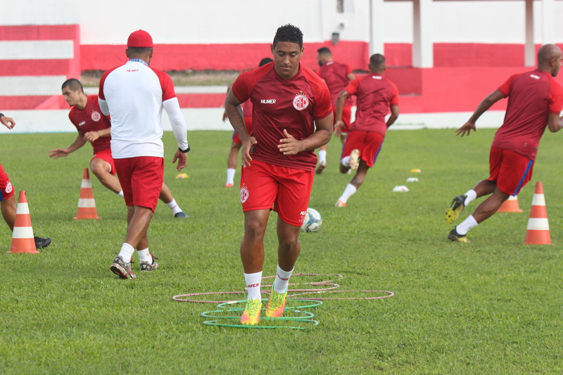 Em Salvador, América-RN anuncia saída e relaciona jogadores para retomada da Copa NE