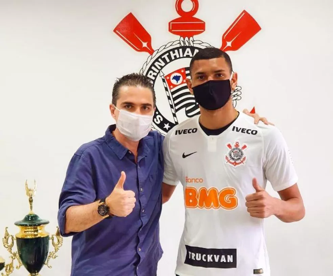 Corinthians contrata zagueiro revelado no CRB antes de estrear como profissional