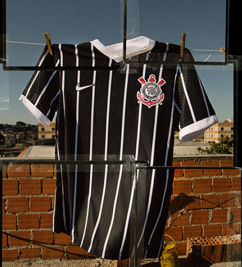 Corinthians lança 2º uniforme e volta ao tradicional preto com listras brancas
