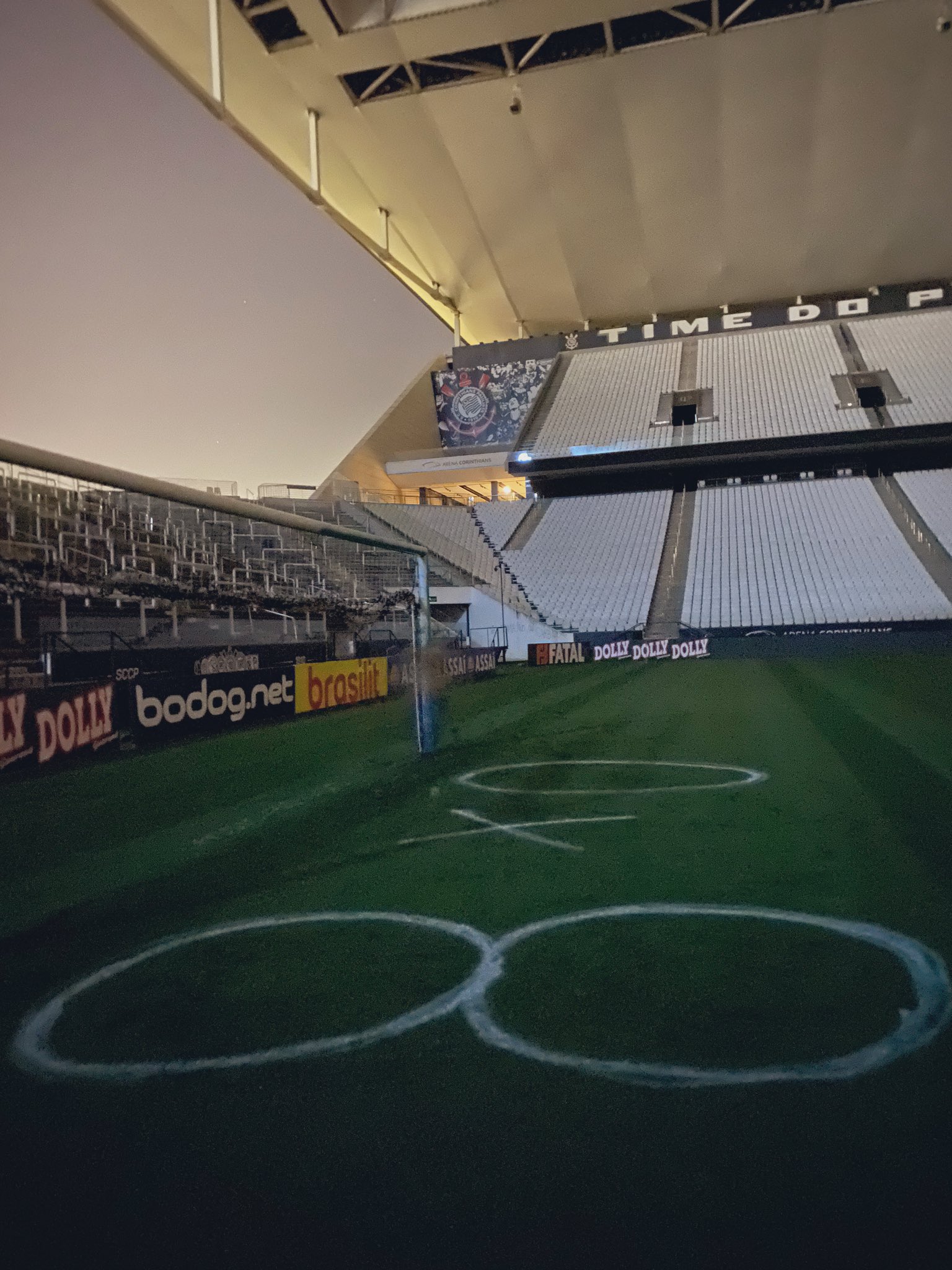 Antes de clássico, Arena Corinthians é invadida e até as traves foram pichadas