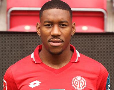 Jogador de clube francês é agredido e tem o carro incendiado