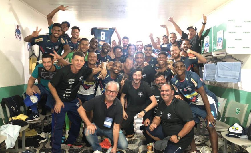 PARANAENSE: Leão coloca um Prego no caixão do Fantasma e avança às semis