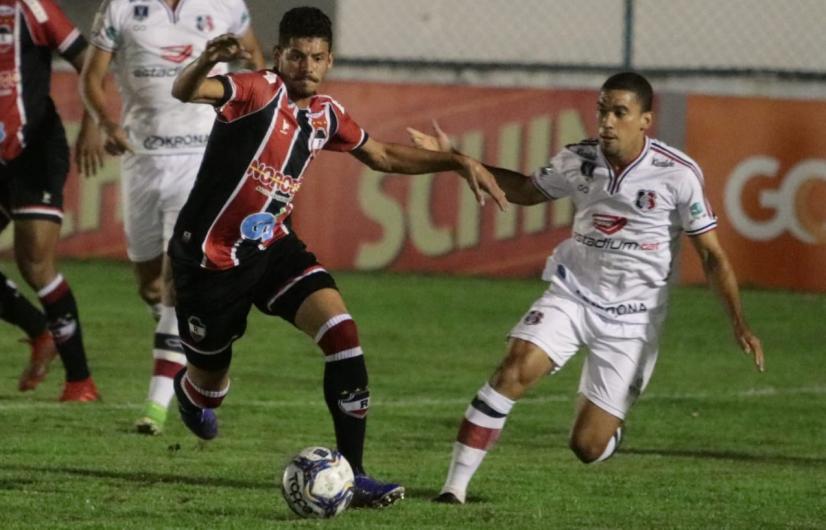 Pernambucanos venceram piauienses na Bahia. (Foto: Rafael Melo / Santa Cruz)