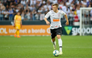 Paulistão: Lateral valoriza vitória do Corinthians e confia em evolução