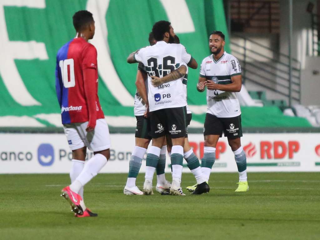 Coritiba vence clássico contra o Paraná e define semifinalistas