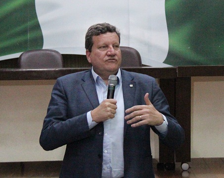 Prefeito de Chapecó aprova retorno do futebol: “Matém as pessoas em casa”