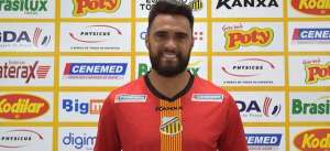 Sampaio Corrêa acerta com goleiro do Paulista e meia que estava no exterior