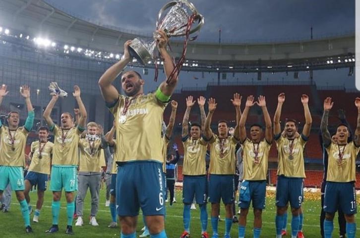 Zenit é campeão Russo e quebra a taça durante a comemoração; veja