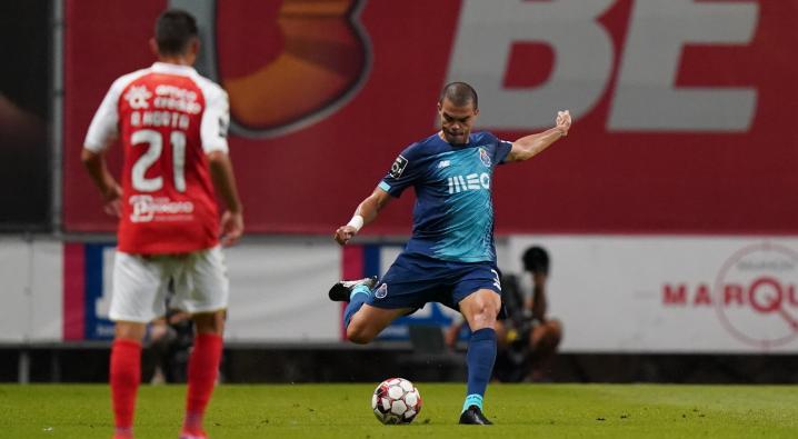 PORTUGUÊS: Braga vira sobre Porto, enquanto Benfica vence Sporting