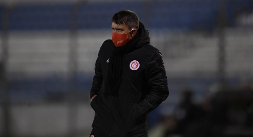 Coudet critica campo e desabafa: ‘Se for assim, Inter pode buscar outro técnico’