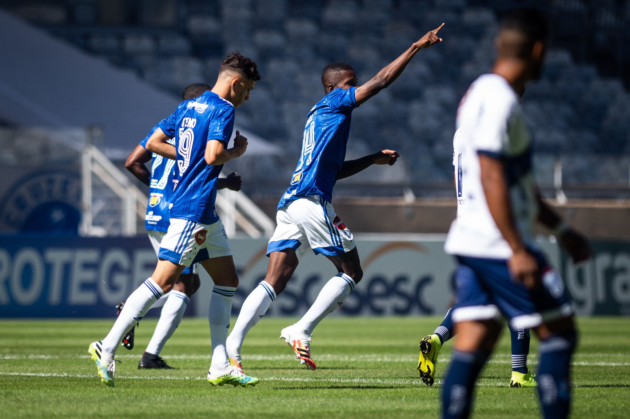 MINEIRO: Cruzeiro vence URT com facilidade na estreia de Enderson Moreira