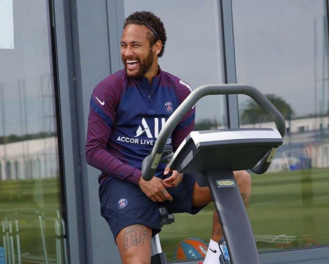 Em sua mansão, Neymar terá gramado sintético idêntico ao do Allianz Parque