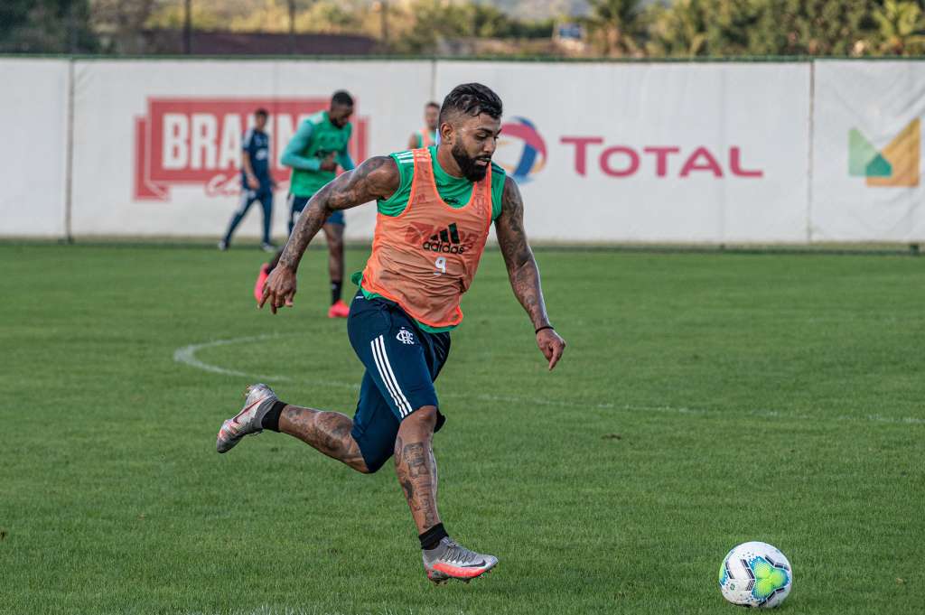 Enquanto isso, a equipe segue treinando no Rio de Janeiro