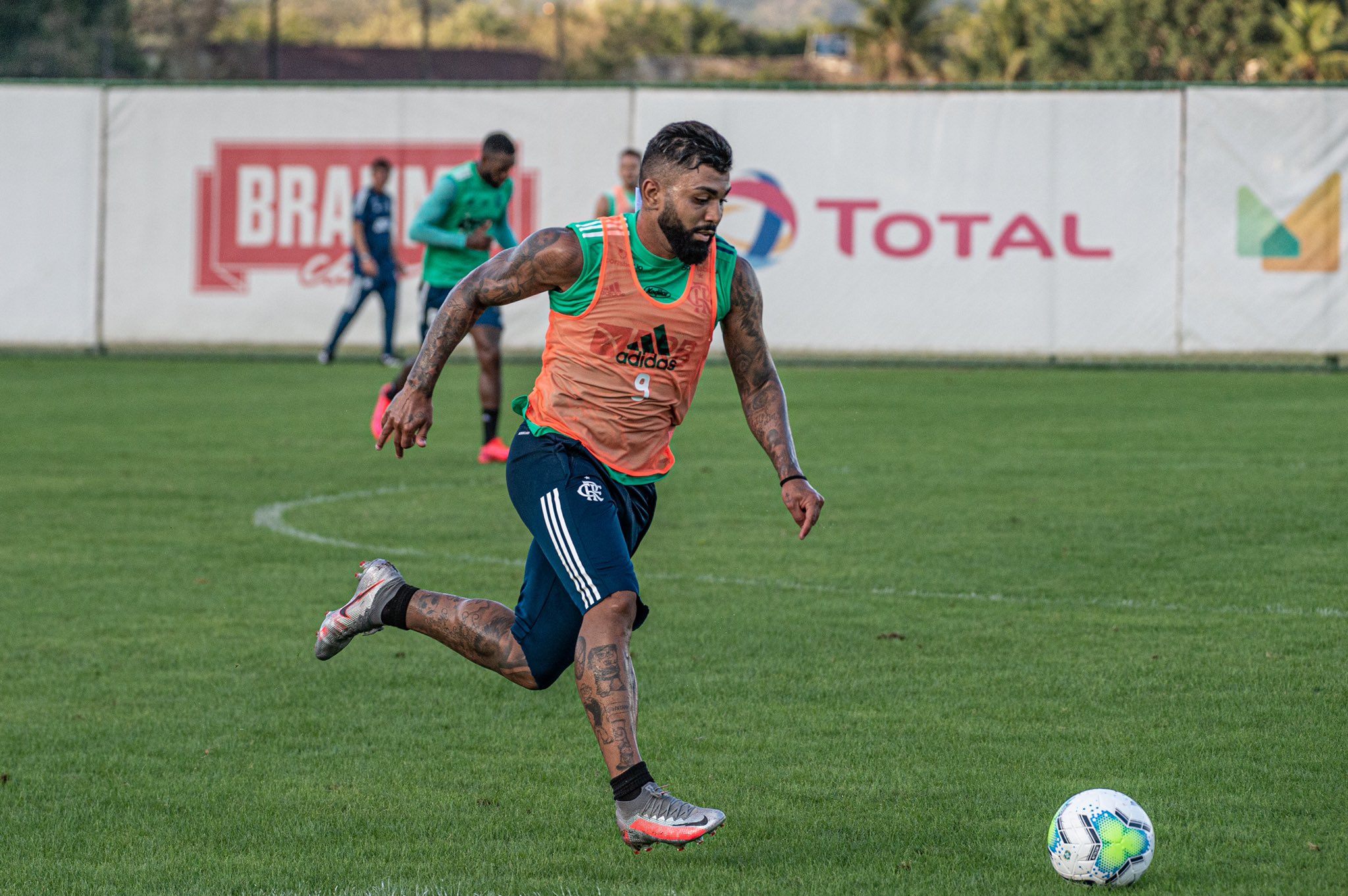 Flamengo faz ‘tour’ e reuniões na Europa para definir substituto de Jorge Jesus