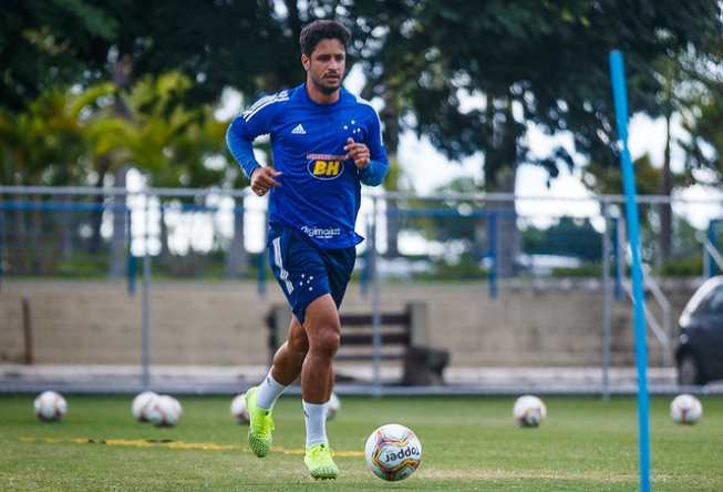 Mineiro: Léo testa negativo em contraprovas para coronavírus e retorna ao Cruzeiro