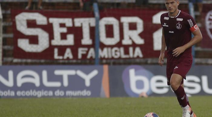 Paulista A2: Organizada do Juventus se despede de zagueiro: ‘Obrigado’