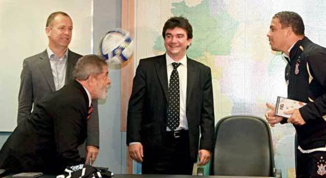 Casagrande volta a “apanhar” na web após confusão com Marcelinho Carioca