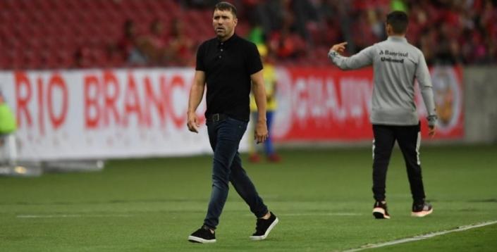 Após vitória do Inter, Coudet desabafa: “Me senti mal no último jogo”