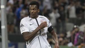 Jô comenta sobre 'frio na barriga' antes de fazer reestreia pelo Corinthians