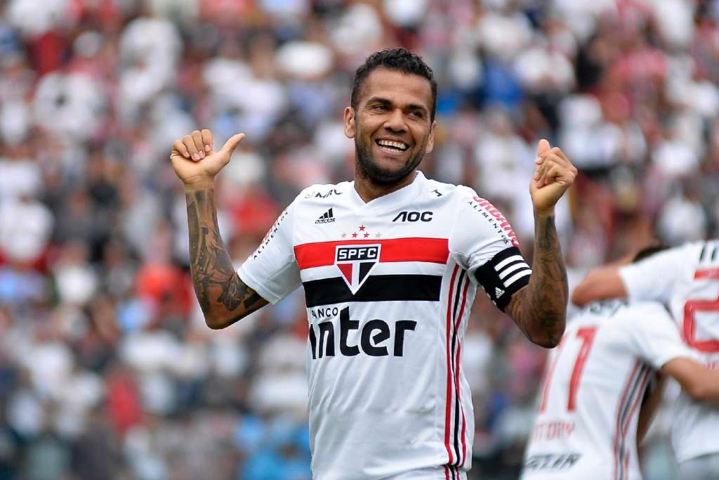 Daniel Alves já não é unanimidade no São Paulo